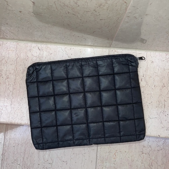 Black Padded Laptop Case - Picture 2 of 8